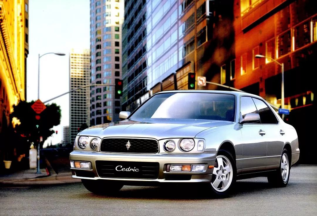 日产公爵老款车型,日产丰田皇冠