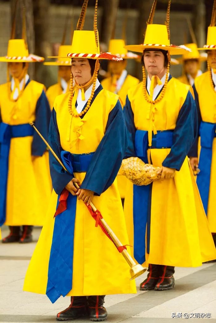 韩国传统高定服饰图片,一衣带水的韩语