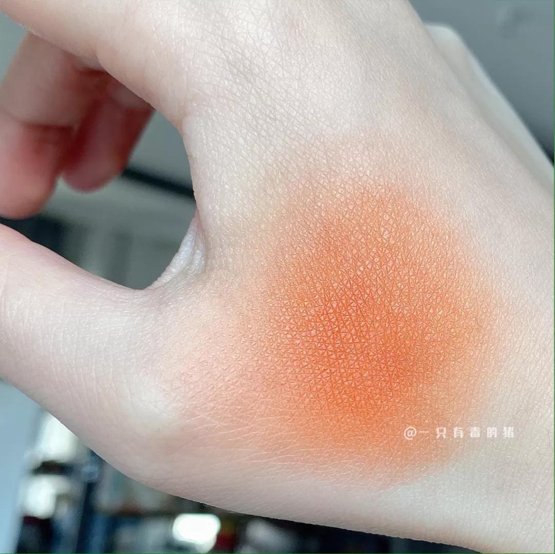 黄皮新手彩妆教程视频全集,适合黄皮的大牌彩妆推荐眼影