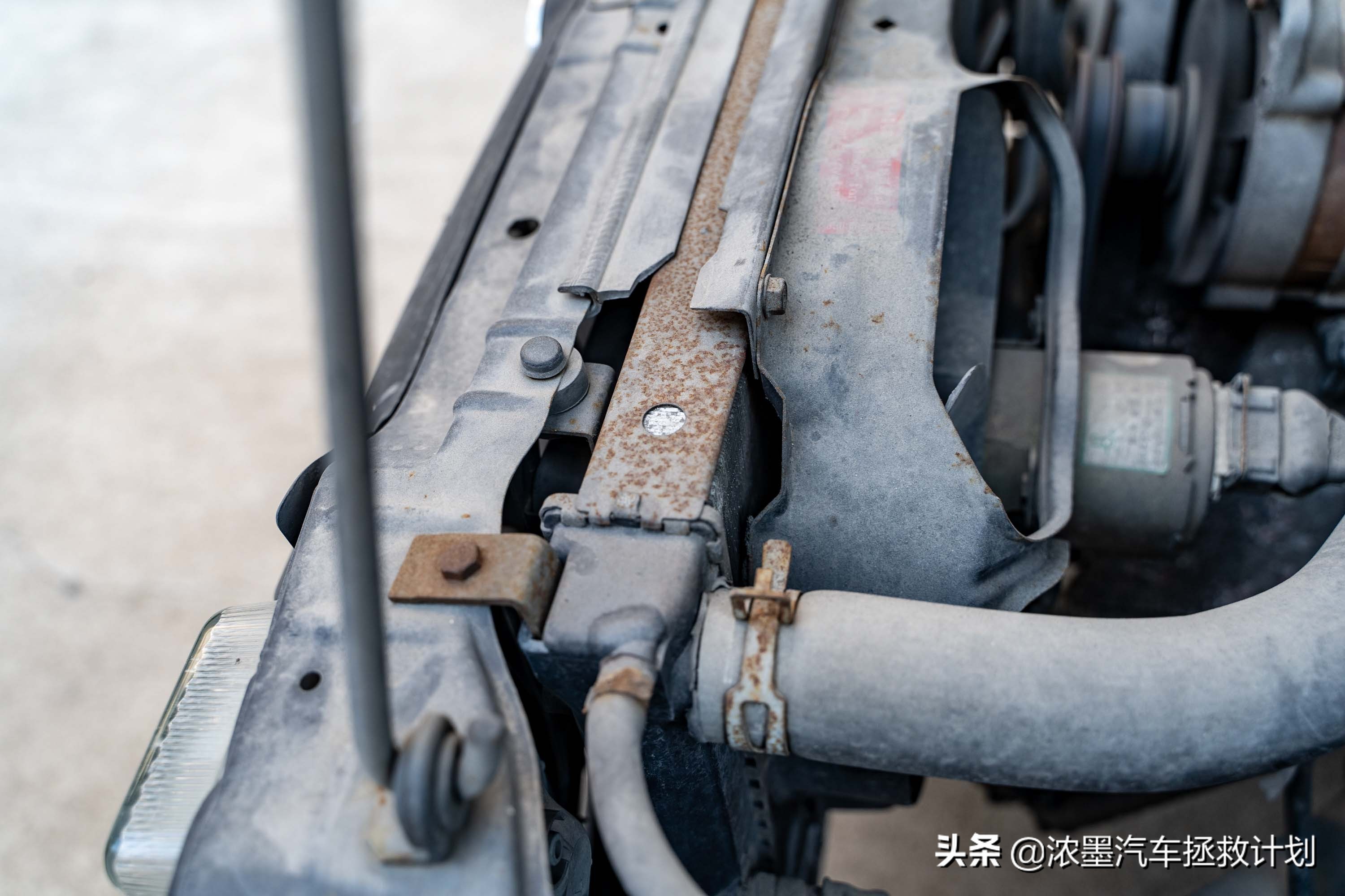 「妙手生花」重建一台战损级桑塔纳，带给它历经千般后的华丽重生