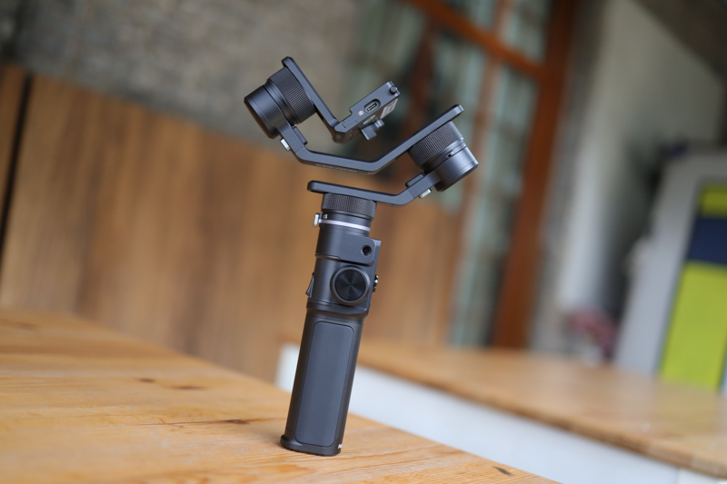 手持稳定器手机和运动相机一体,兼容手机和运动相机的稳定器