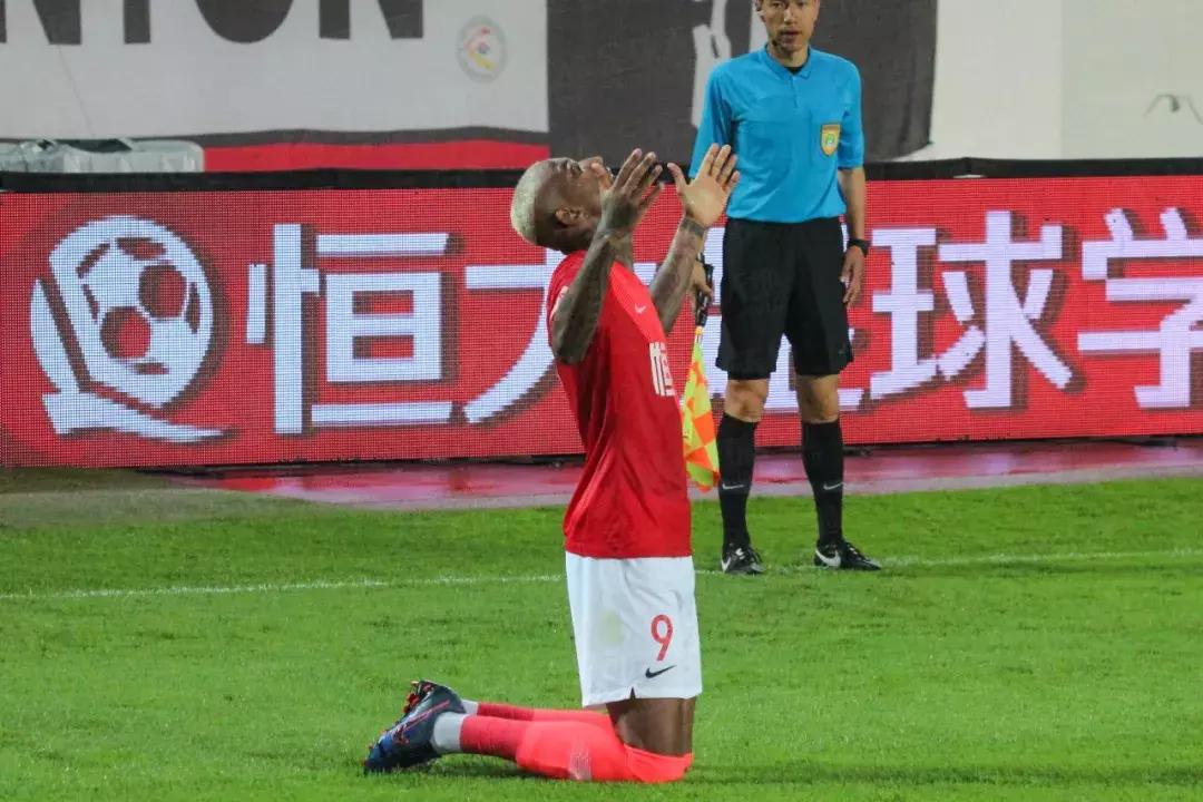 塔利斯卡对恒大比赛视频,恒大鲁能塔利斯卡