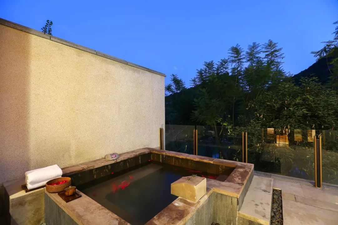 黄果树柏联温泉酒店是几星级酒店,黄果树柏联酒店在景区内怎么进去