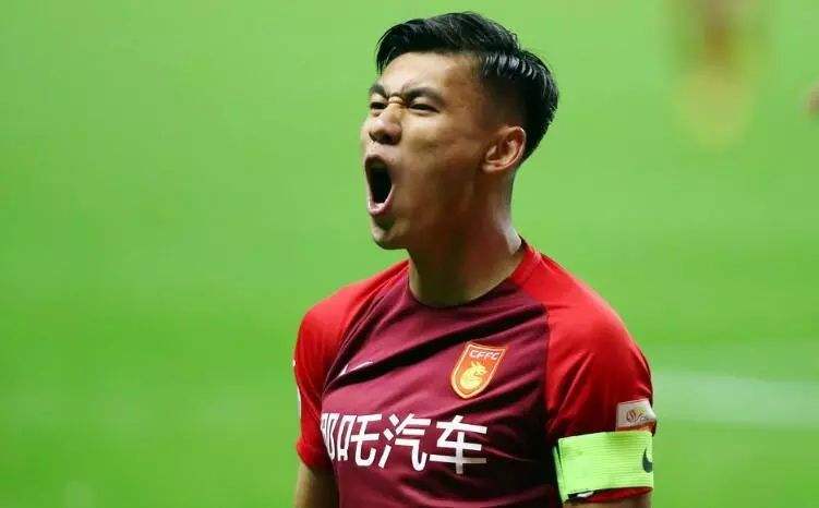 新华社：停球十米外从躲球哥到停球哥，中韩大战后他称享受过程