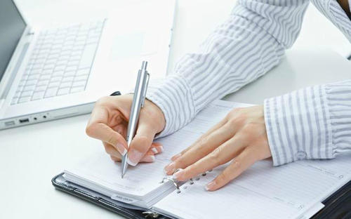 论文投稿后署名错了能修改吗,投稿后发现论文有错了怎么办