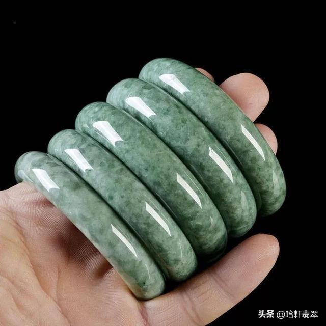 平平无奇的豆种翡翠，为何能让马云豪掷700万拍下？