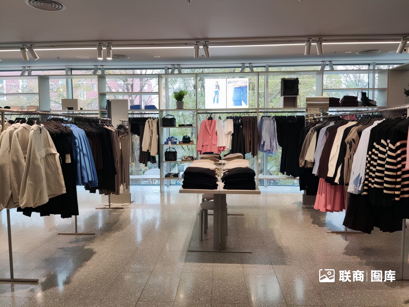 探访hm视频,hm和arket的关系