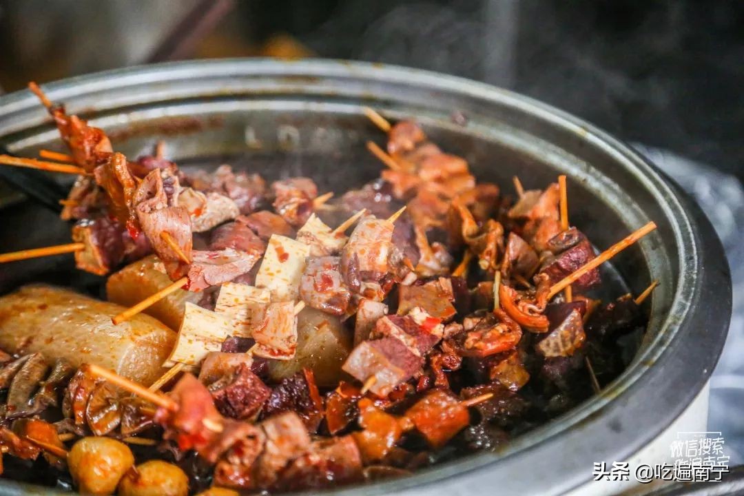 没吃过路边摊的麻辣烫,广西南宁街边老牌牛杂