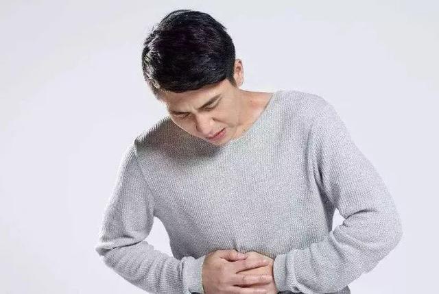 老年人睡觉嘴里发干怎么回事,黑夜睡觉嘴里发干并苦啥原因