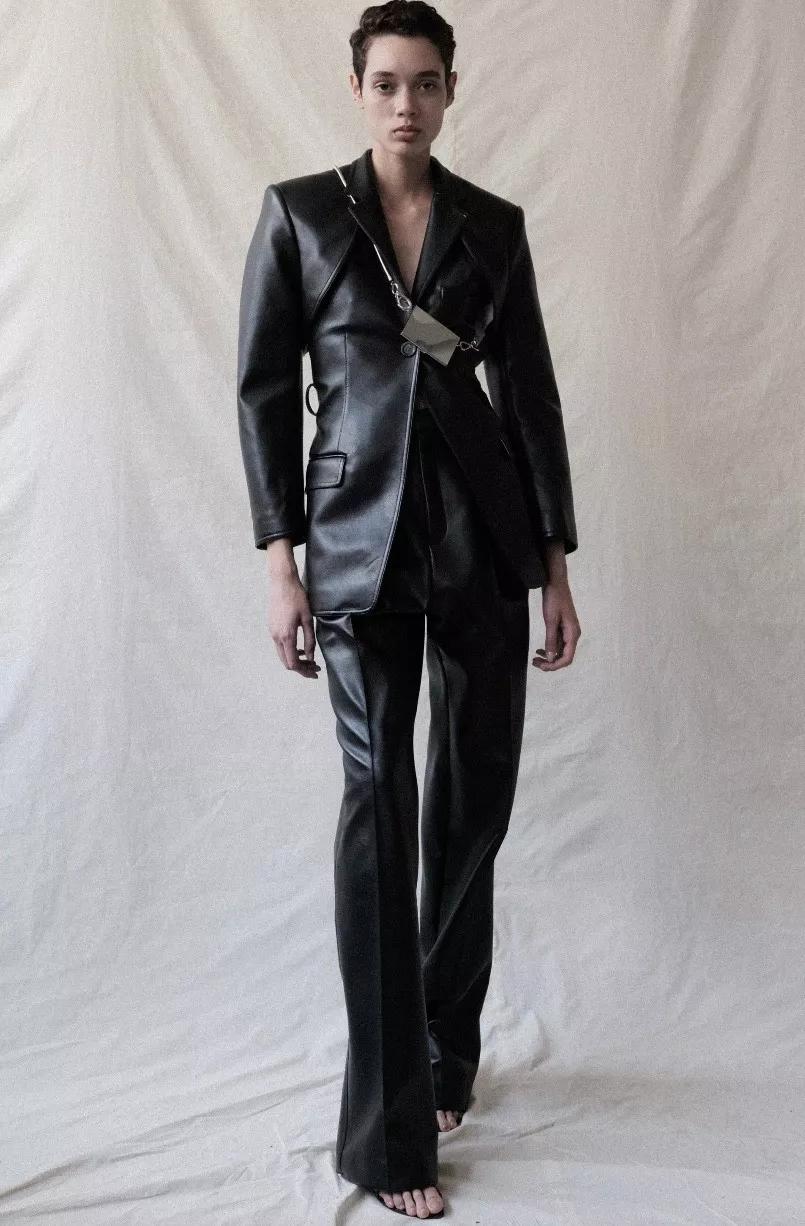 皮西装现在还有人穿吗,皮西装最新款