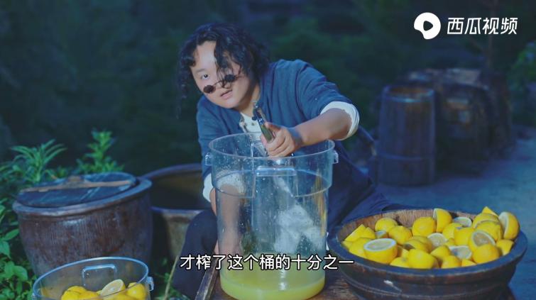 纯手工榨柠檬汁,纯手工西瓜汁视频