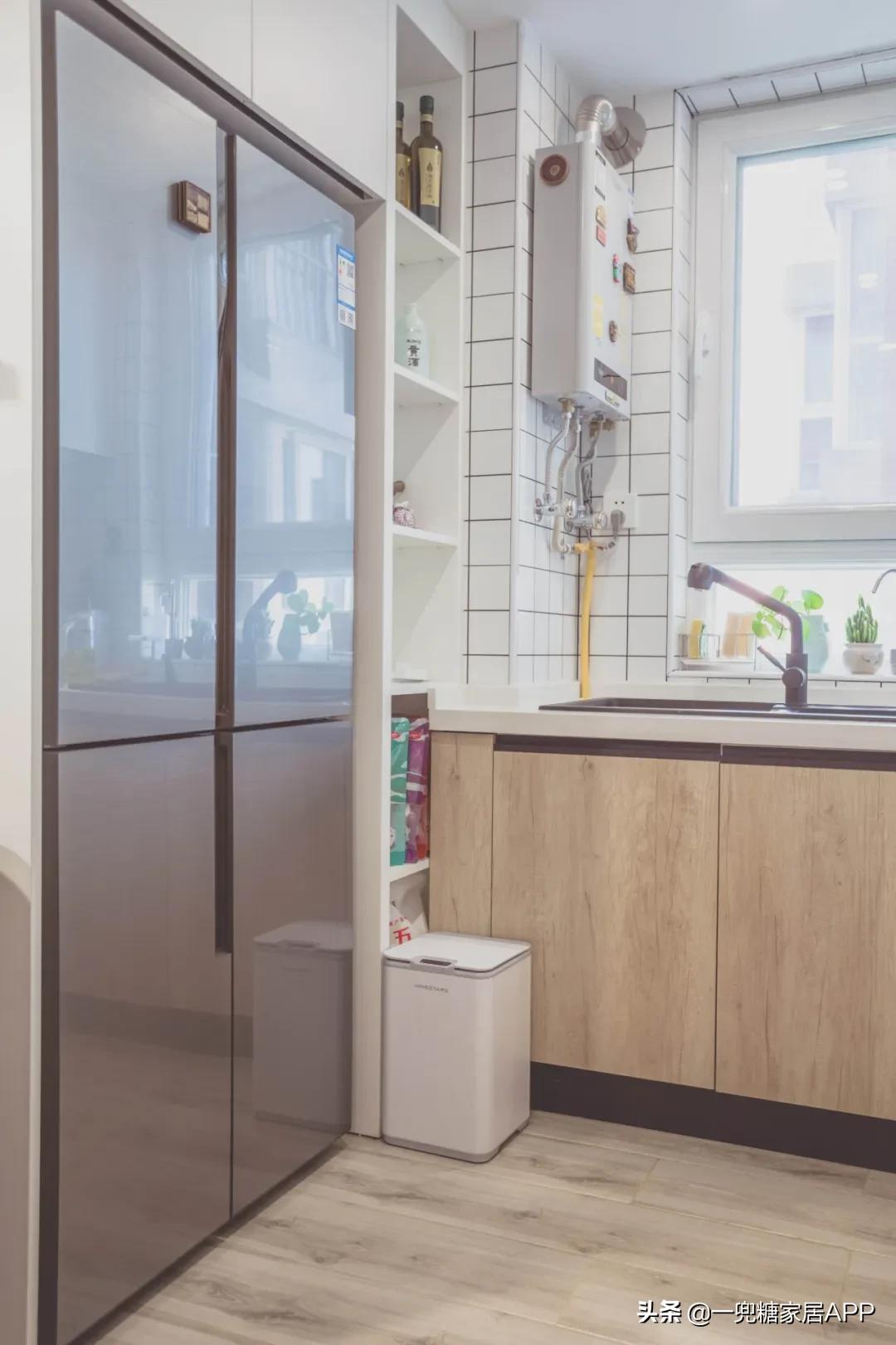 48㎡小家，餐厅可以蹦迪，还带私人影院！小户型都给我学