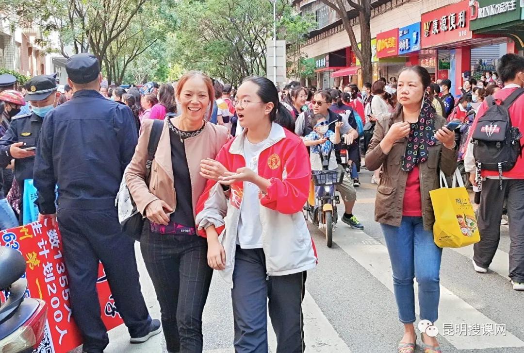 中考送考是给孩子信心还是压力,中考是学校送考还是家长送好