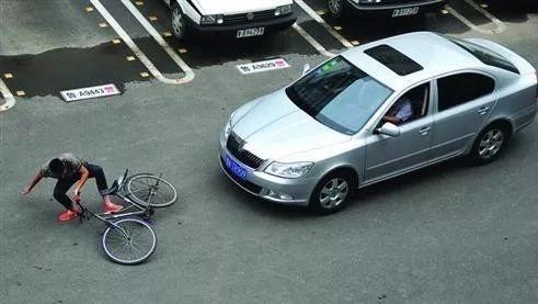 故意碰瓷被撞死车主没有证据证明,开车被碰瓷了没有证据显示怎么办