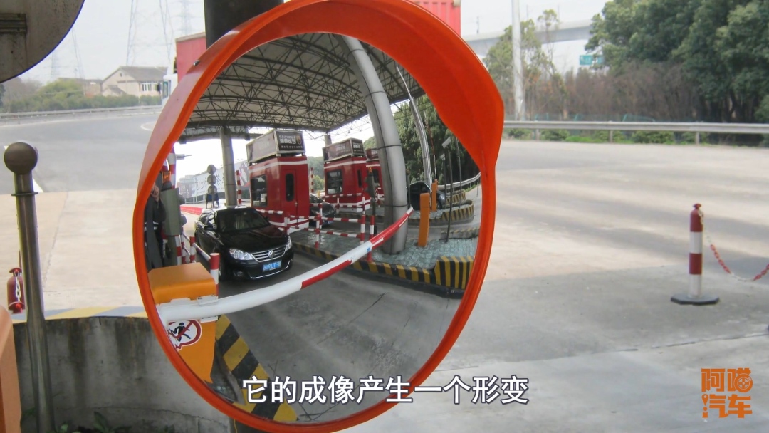 车内后视镜太小，看不到后排座椅，可以换成大屏行车记录仪吗？