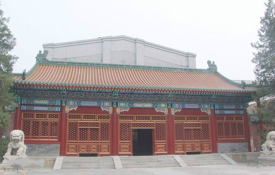 清朝灭亡后，王爷落魄成小贩，毛主席亲批：必须重用