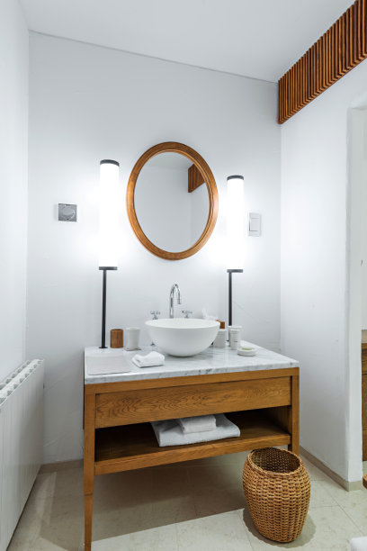 浴室柜最适合哪种材质,浴室柜pvc和不锈钢的材质哪个好