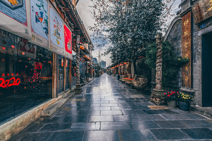 宽窄巷子游客照,宽窄巷子拍照照片