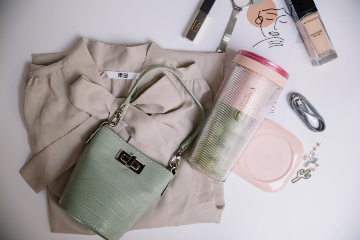 摩飞便携榨汁杯使用视频,摩飞便携榨汁杯做热饮