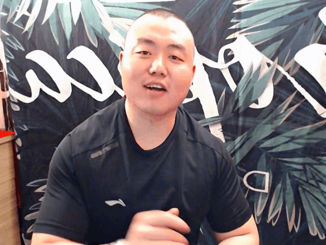 路陀说；两夫妻竟靠烂梨发家致富？这是一个深思反省的故事。”