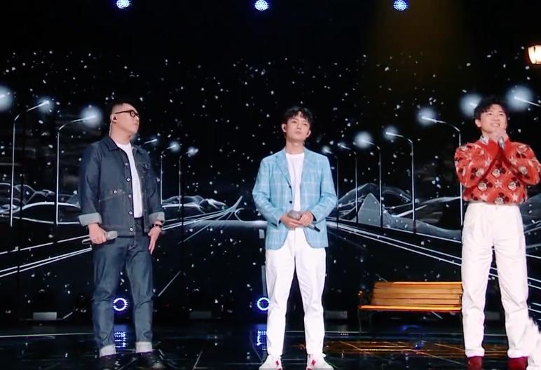 说哭萨顶顶拉踩炎亚纶，为赢《歌手》，《天赐的声音》剑走偏锋？