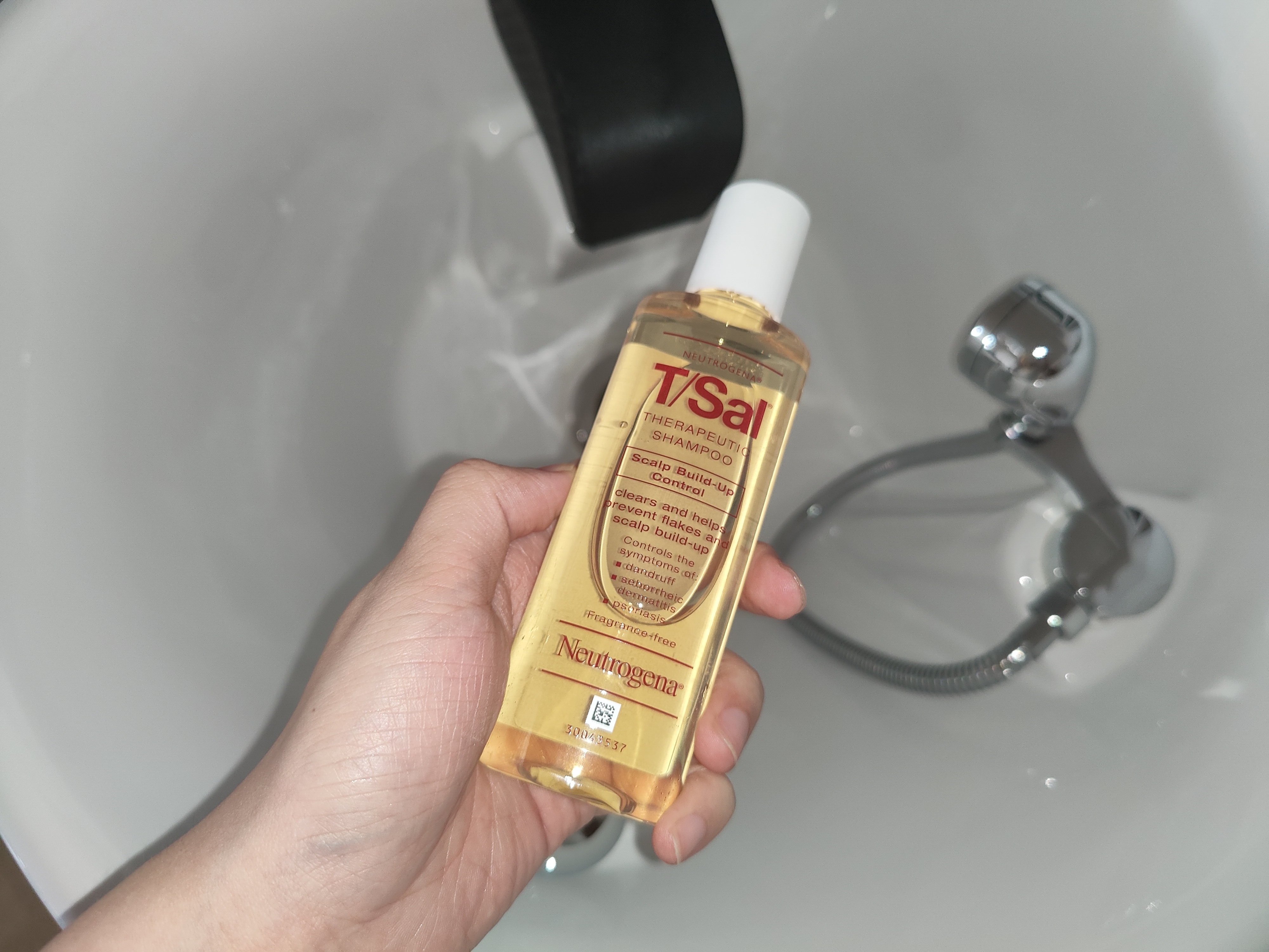 含水杨酸的洗发水对头皮有伤害吗,头皮刷水杨酸