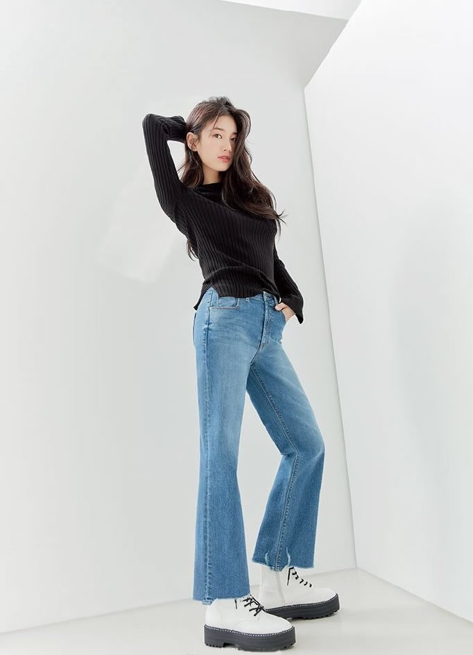 裴秀智穿粉色碎花裙图片,裴秀智黑色破洞牛仔裤