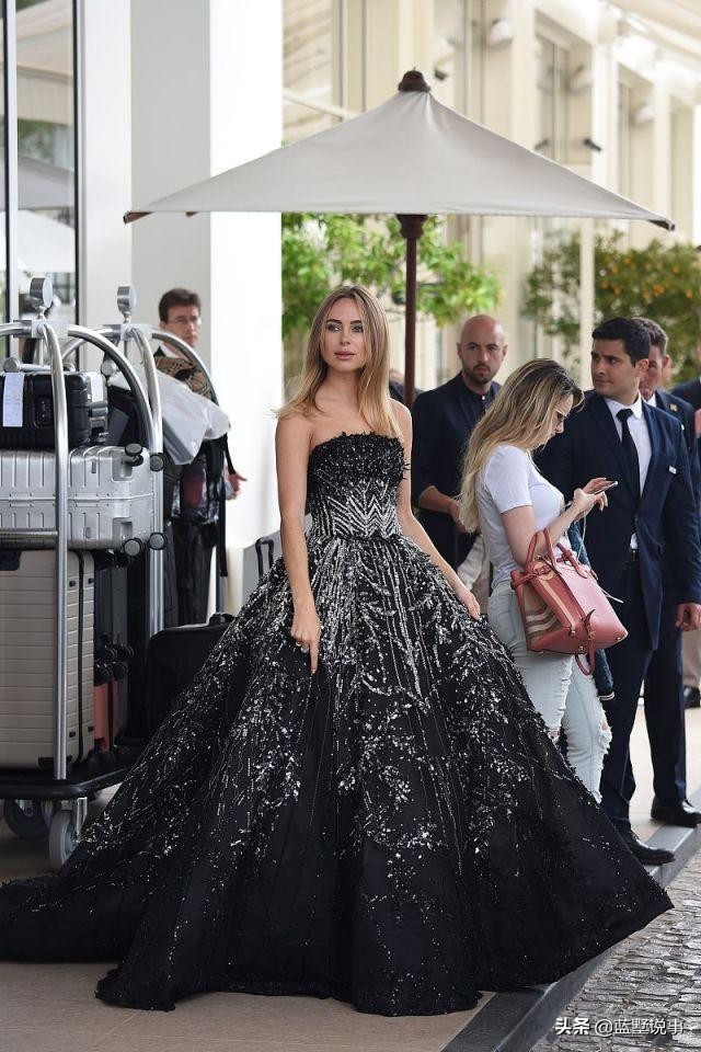 金伯利加纳维密秀写真,英超最火身材足球宝贝新一姐