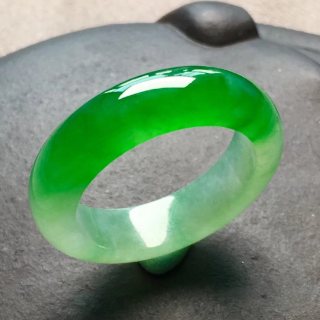 翡翠小冰料便宜吗,翡翠小冰件很薄可以买吗