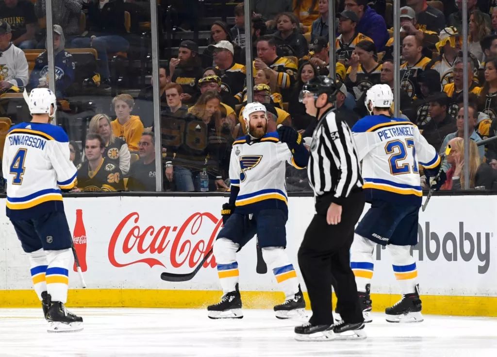 蓝调拿下球队首个斯坦利杯总冠军，奥赖利荣膺季后赛MVP