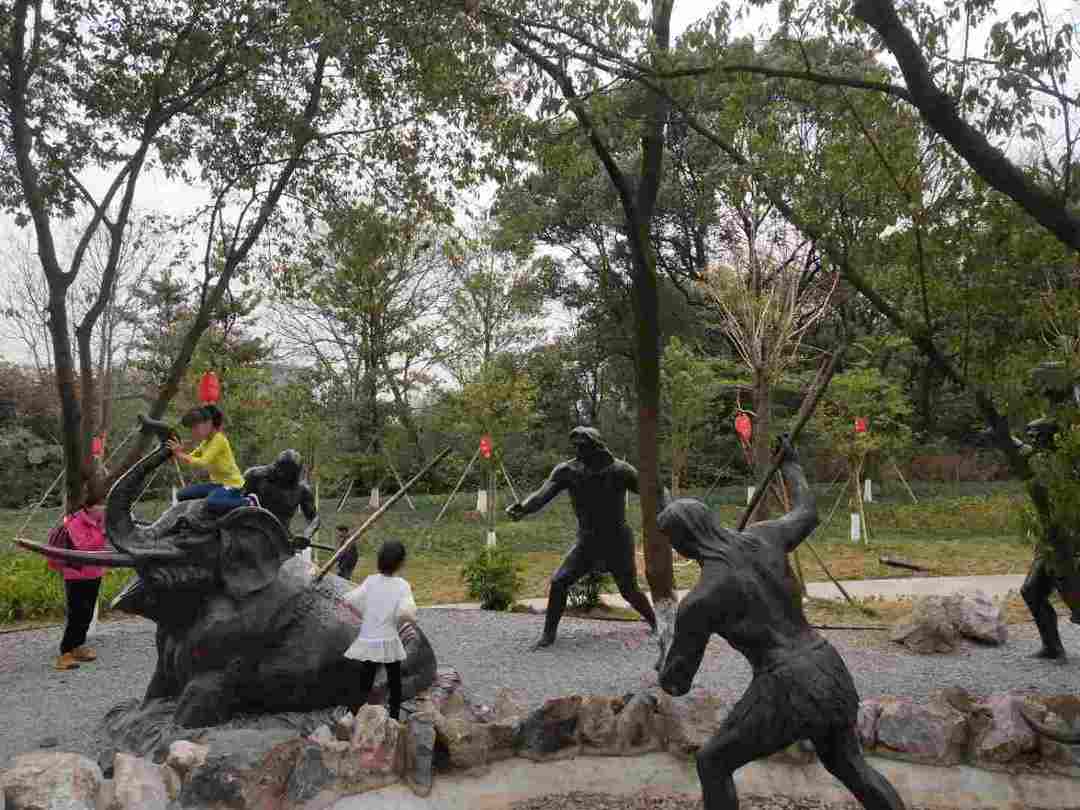 情知不久须相见，一日甚三秋，愁来不自由。‖马坝人遗址公园