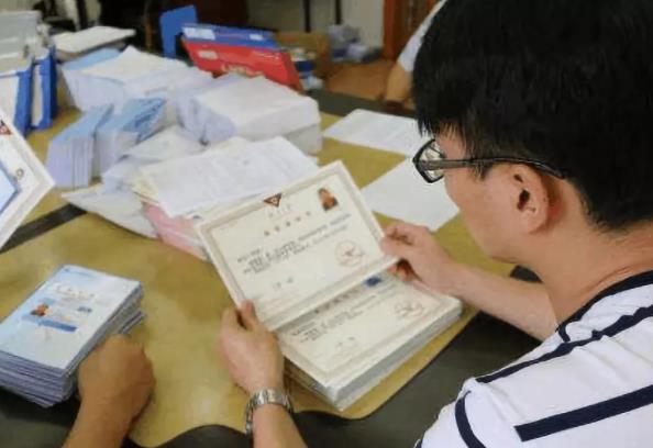 大学户口迁移必须是大一新生吗,大一新生户口迁移好还是不迁好