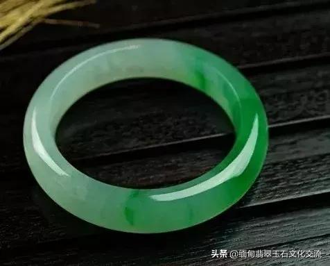 翡翠手镯的水头怎么看好坏,翡翠手镯的基本知识大全