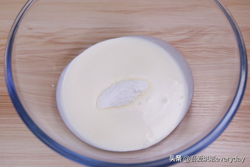 奶油纸杯蛋糕制作方法全过程,零失败的纸杯蛋糕详细做法教程