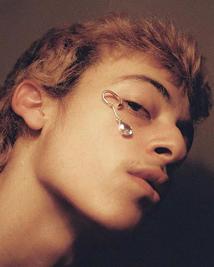 比起Ambush处了什么“对象”,我更关心这些小众配饰何时上新!