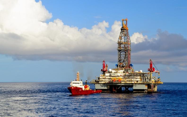 石油钻井最深多少米,开采石油的机器叫什么