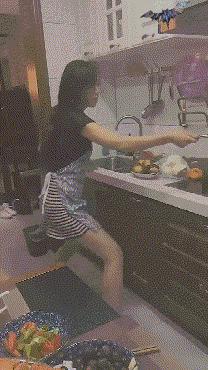 有人从后面锁喉怎么挣脱搞笑,搞笑的防御招式反击