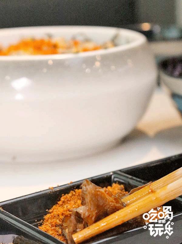 边烤边涮美食,边烤边涮的烤肉