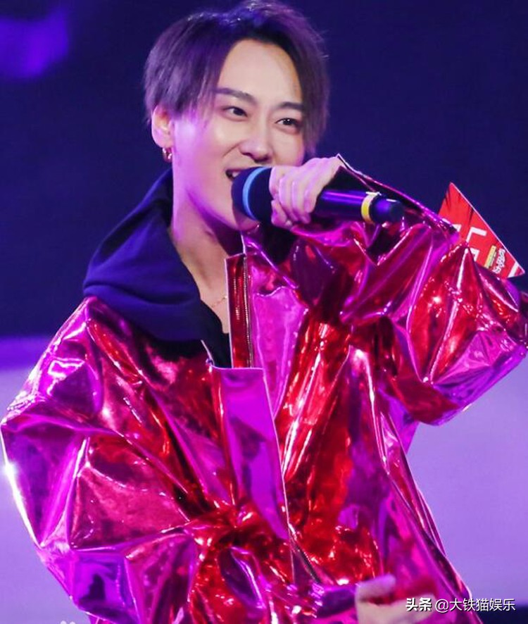 六届快男冠军今昔对比：有人改名难改运，有人变脸认不出，差距大