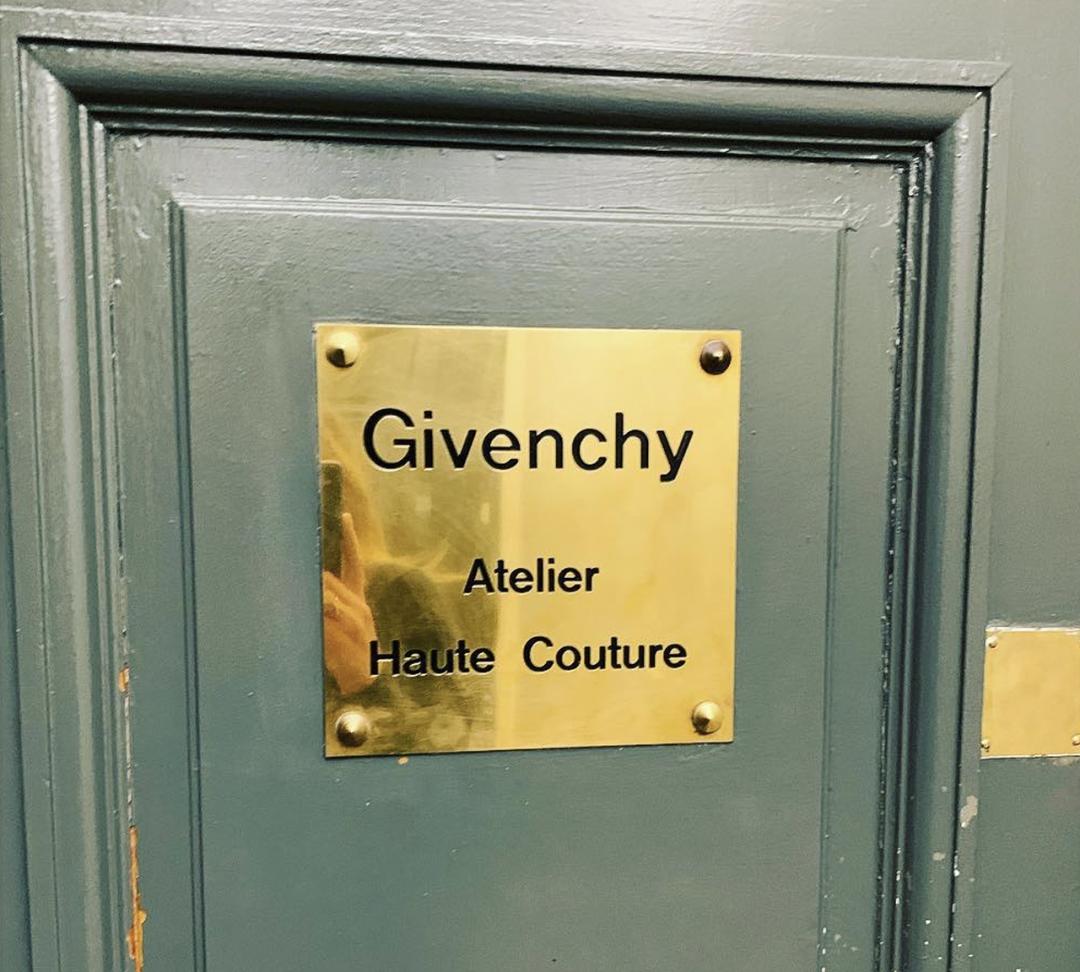 那个给Chloé设计出小猪包的设计师居然被Givenchy炒鱿鱼了