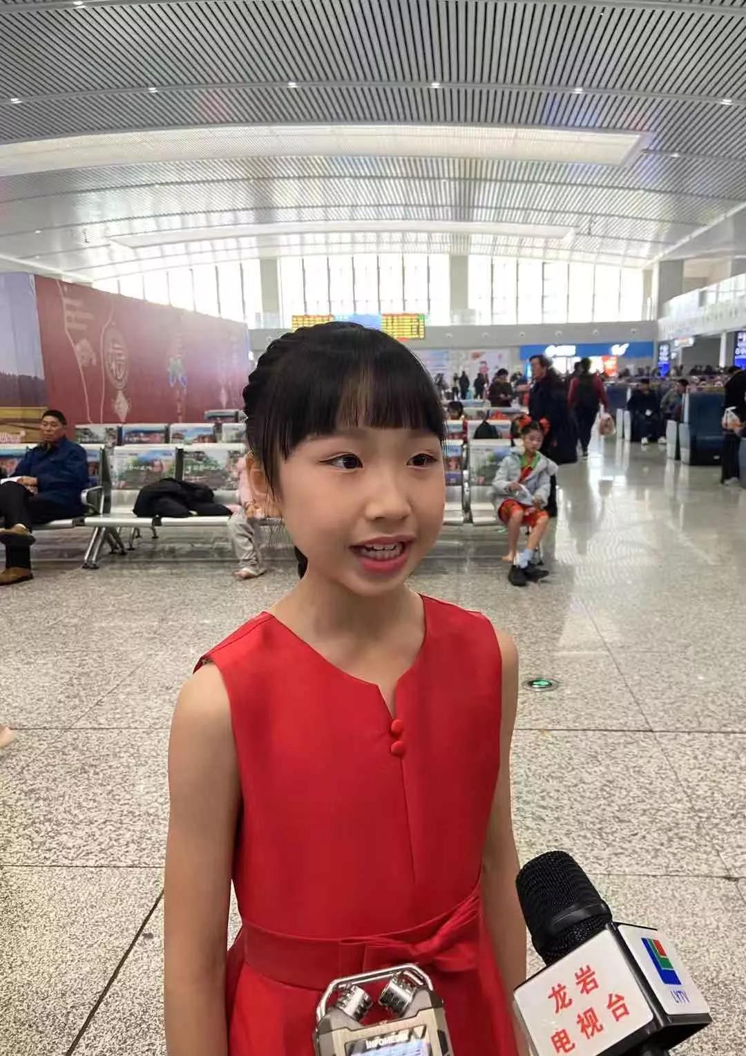 直击春运第一天感动瞬间,春运首日一线直击