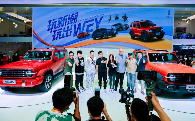 初恋撸猫遛狗开坦克向你开炮?长城汽车燃爆2020北京车展