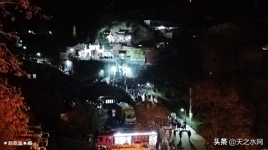 甘肃天水数万民众“上九朝观”祈福纳祥争烧头柱香！（组图）