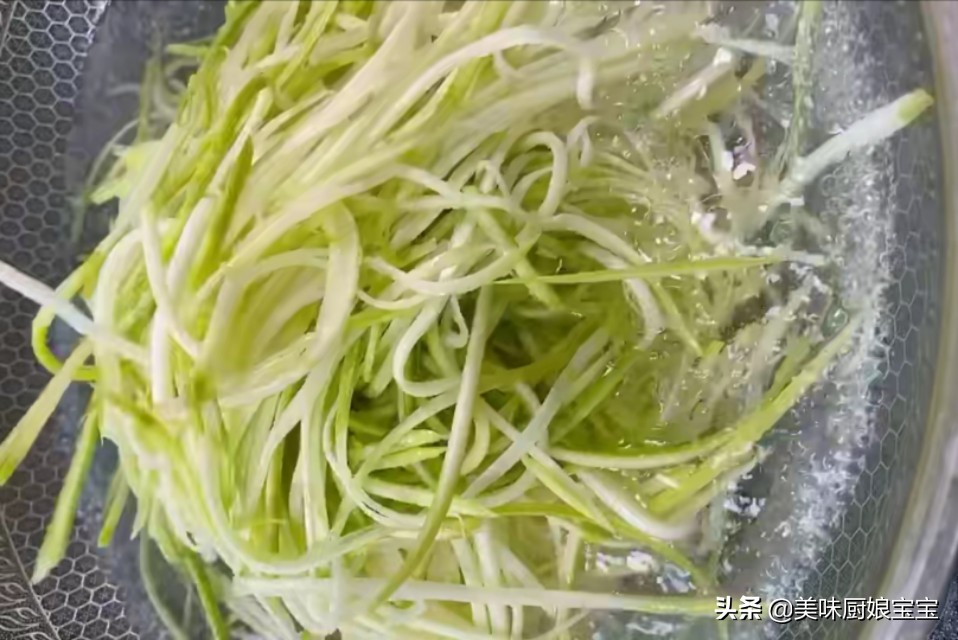 糖尿病人素炒西葫芦家常做法,黄色香蕉西葫芦糖尿病人能吃吗