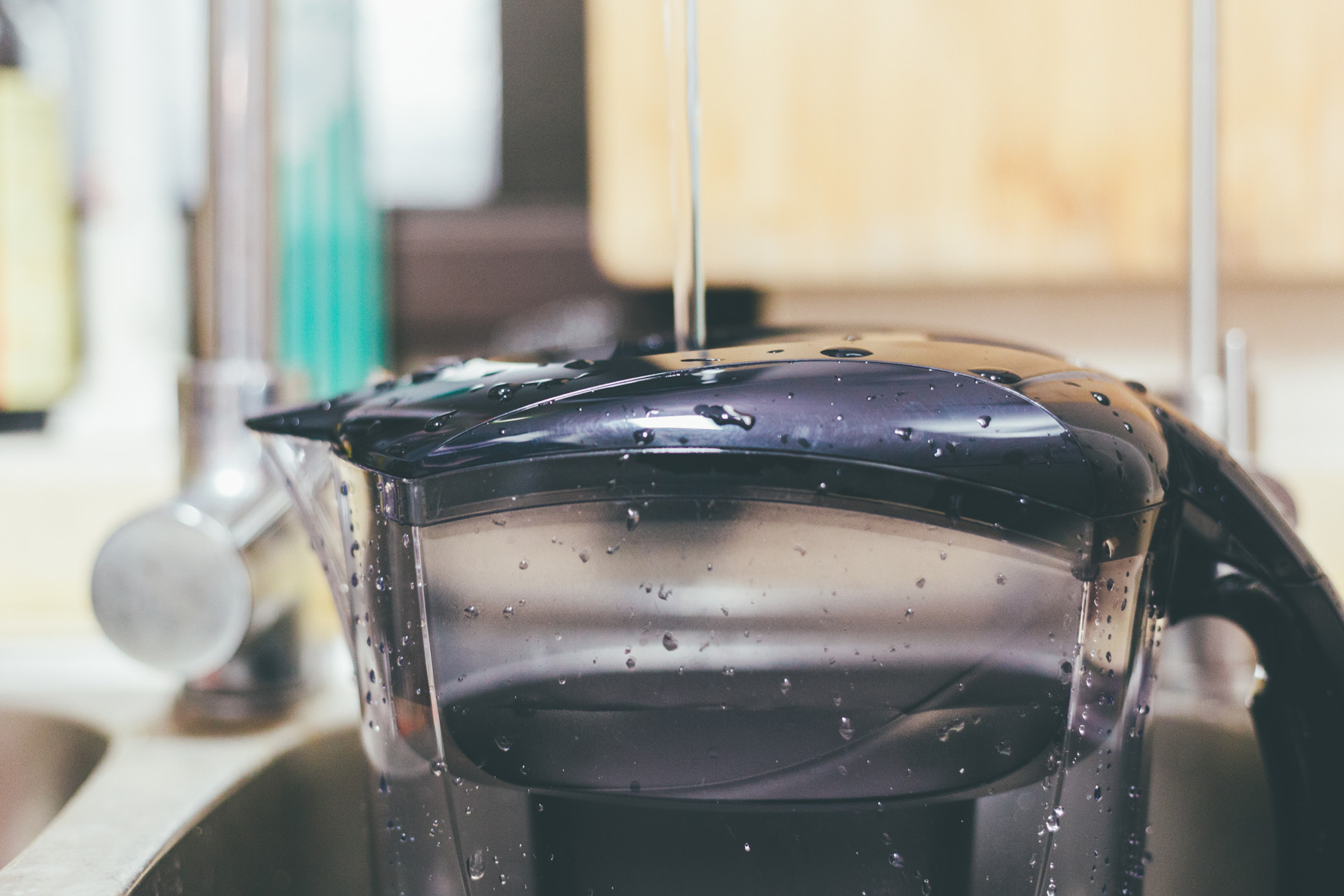 碧然德滤水壶一次最多能倒多少水,每天100升水净水器