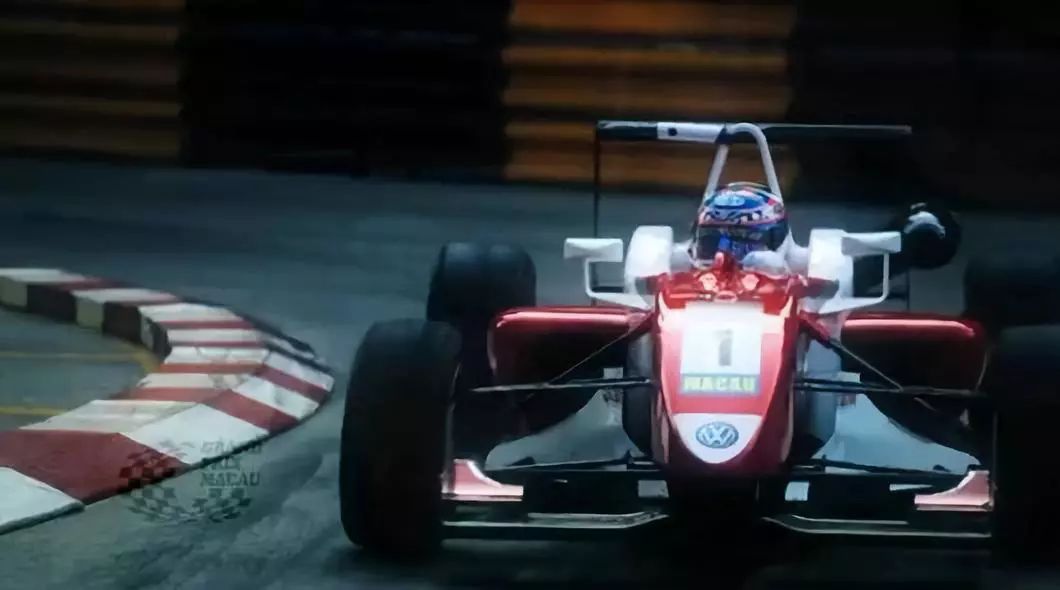 这里是街道飙车的天堂，要想当车神先得过这一关