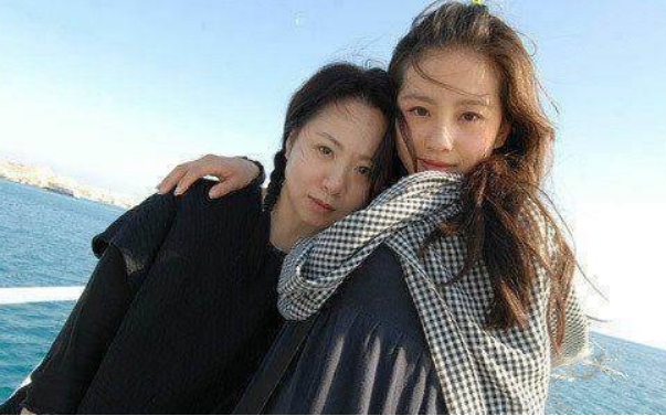 6大比艺人颜值高的经纪人，个个品貌端庄，甩艺人几条街