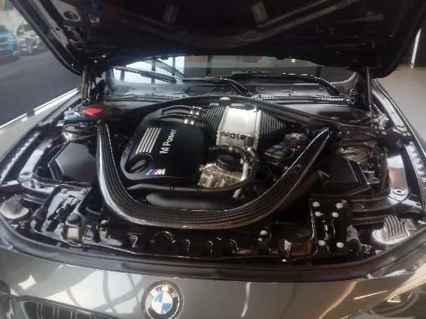 20岁大学生买下宝马430i，只因偶像的选择...他有着怎样的故事？