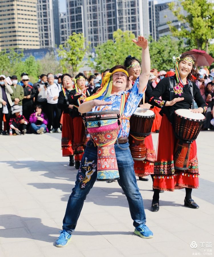 洛阳牡丹广场新疆舞视频,洛阳牡丹广场爵士舞