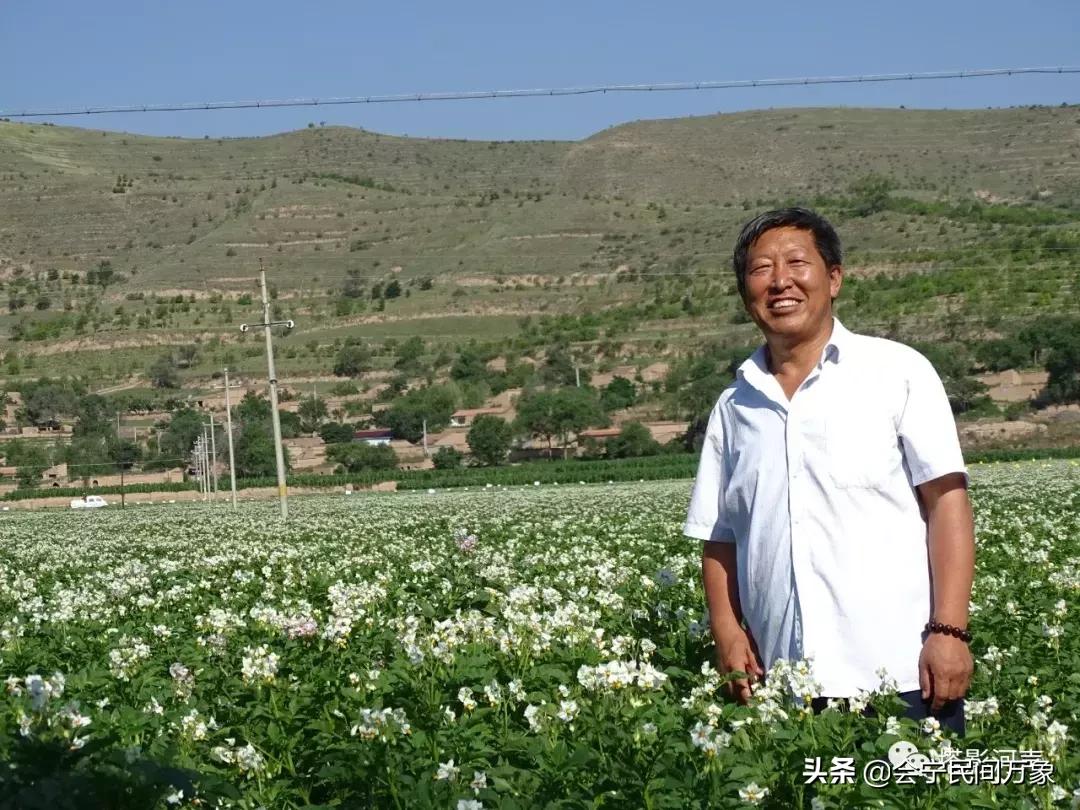 喜见斯人真福气，得和红玉缔良缘